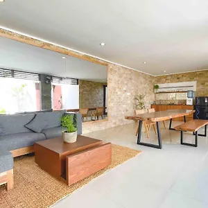 Cari Surf Villa